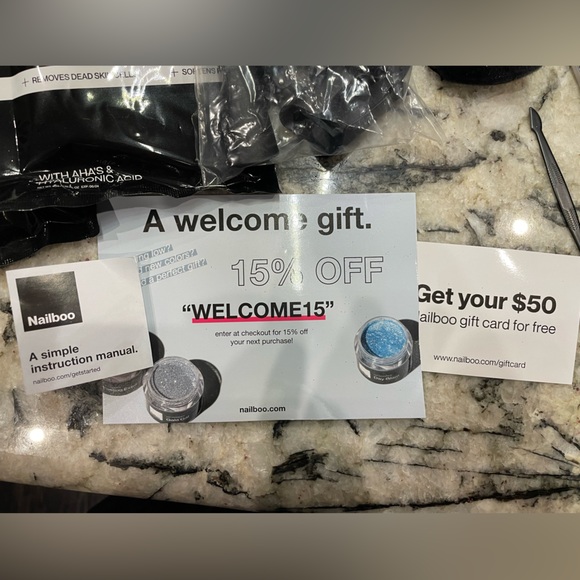 Nailboo at home Gel Polish Kit with 4 colors - Picture 8 of 10